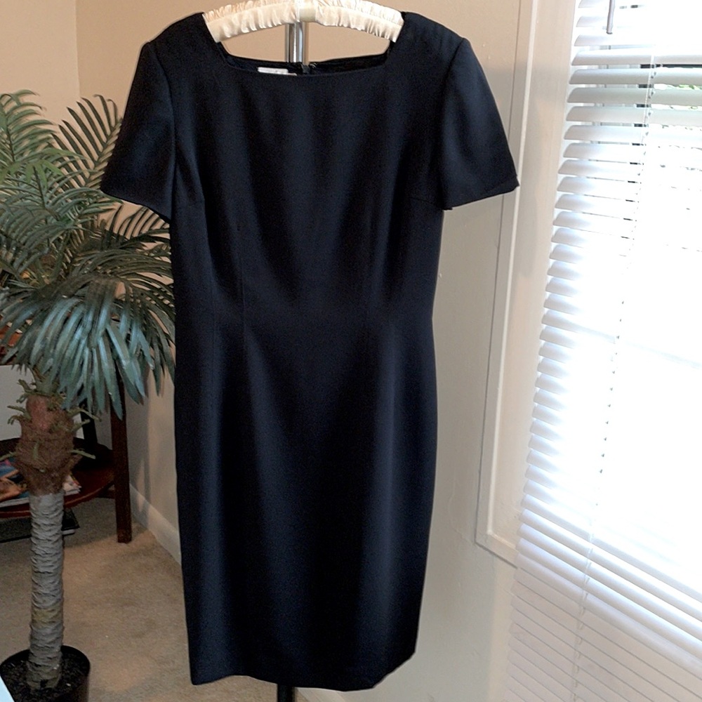 Black below knee dress (M/6)